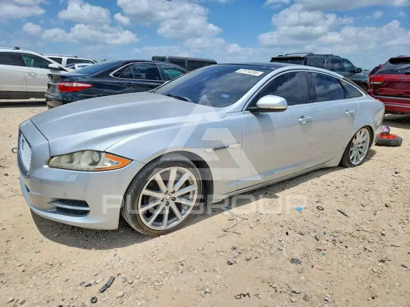 2011 Jaguar XJ photo