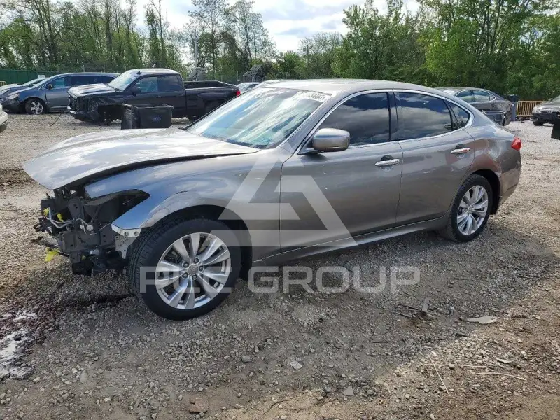 2011 Infinity M56 фото