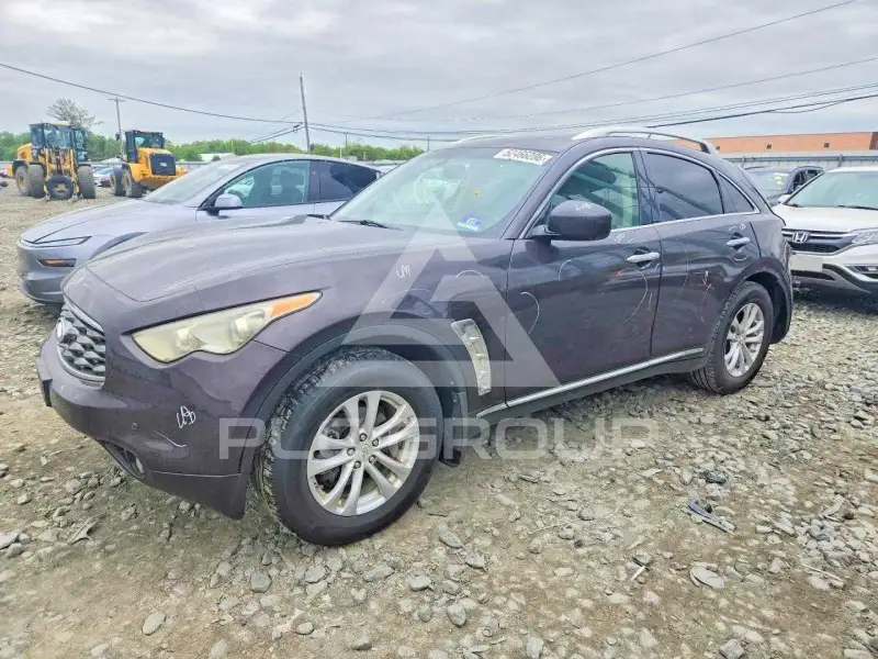 2011 Infinity FX35 photo
