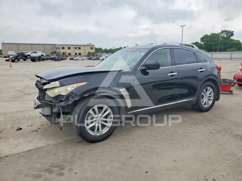 2011 Infinity FX35 photo
