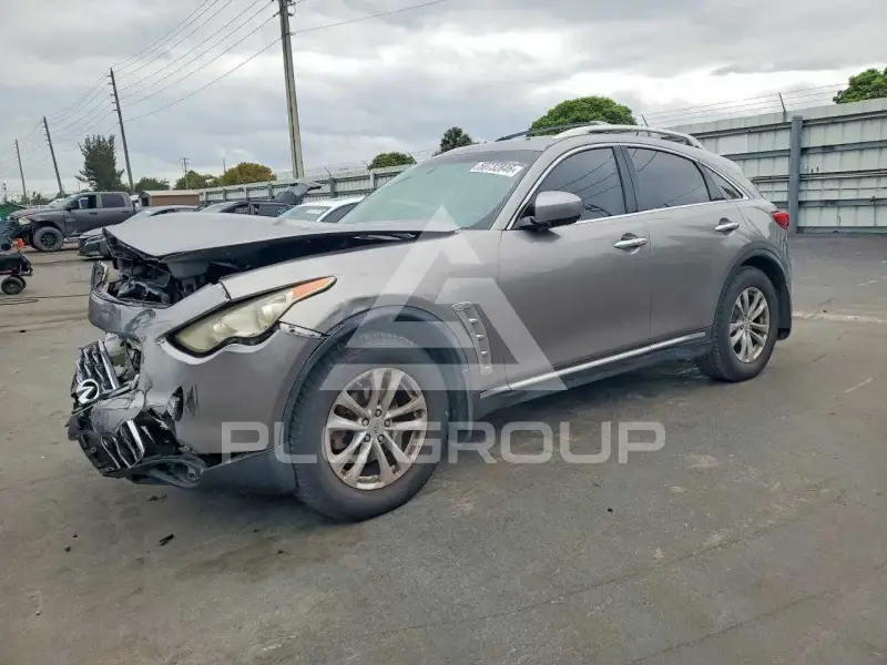 2011 Infinity FX35 photo