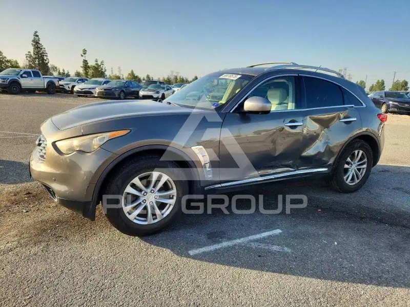 2011 Infinity FX35 photo