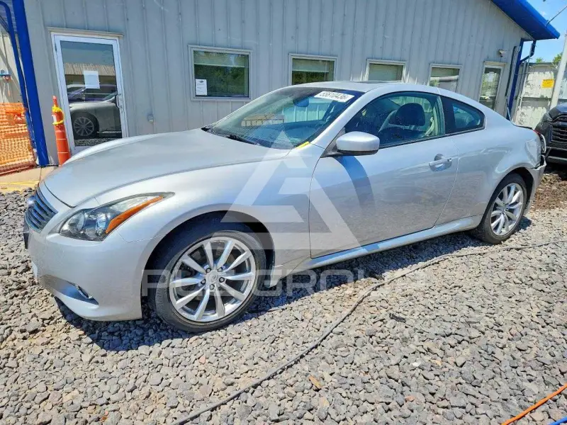 2011 Infinity G37 фото