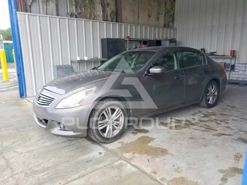 2011 Infinity G25 photo