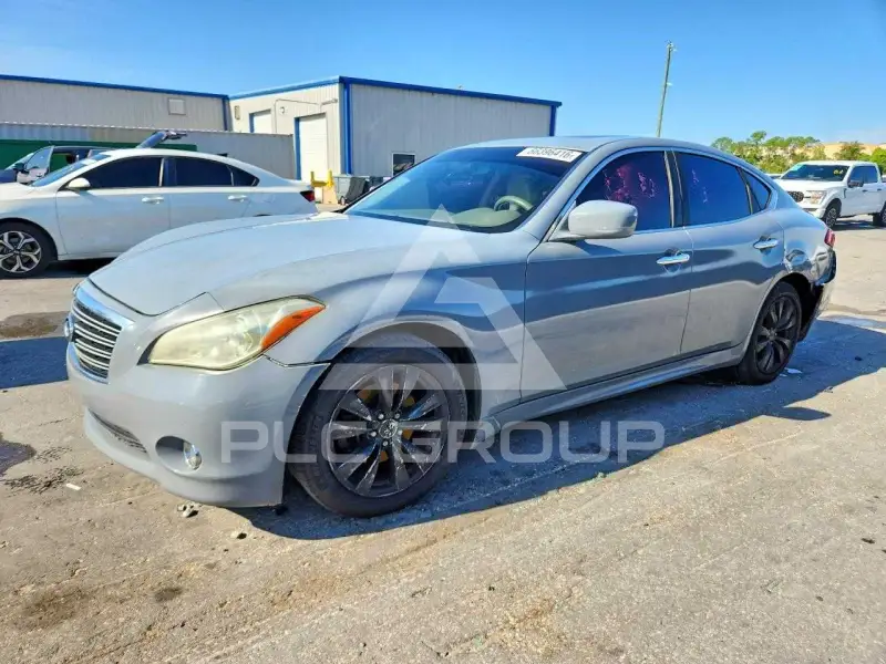 2011 Infinity M37 photo