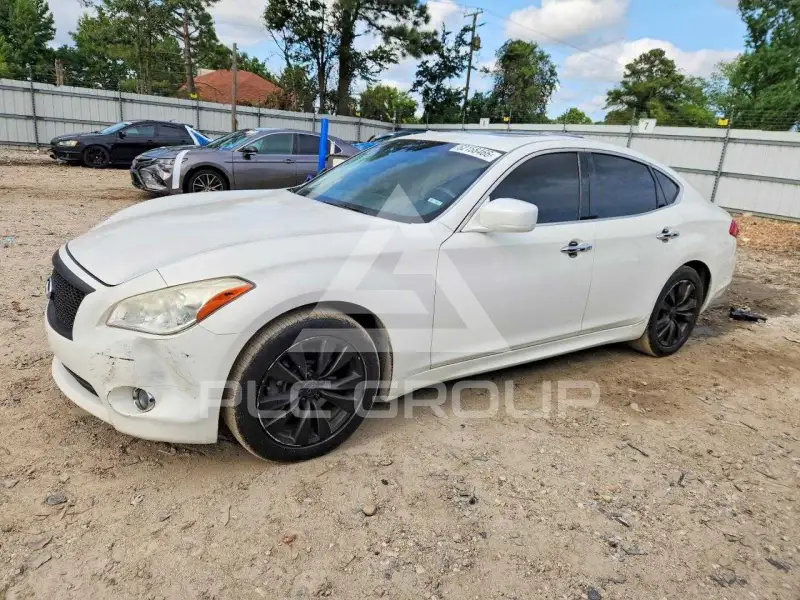 2011 Infinity M37 photo