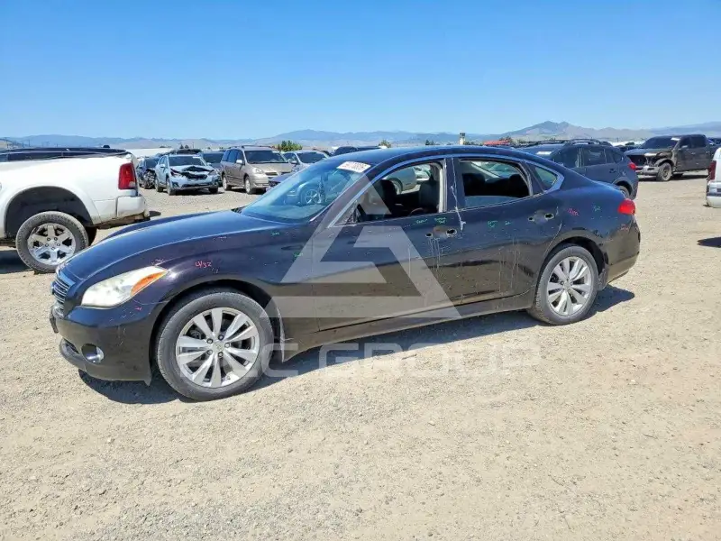 2011 Infinity M37 photo