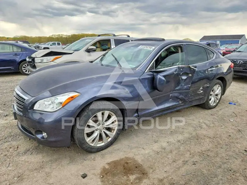 2011 Infinity M37 photo