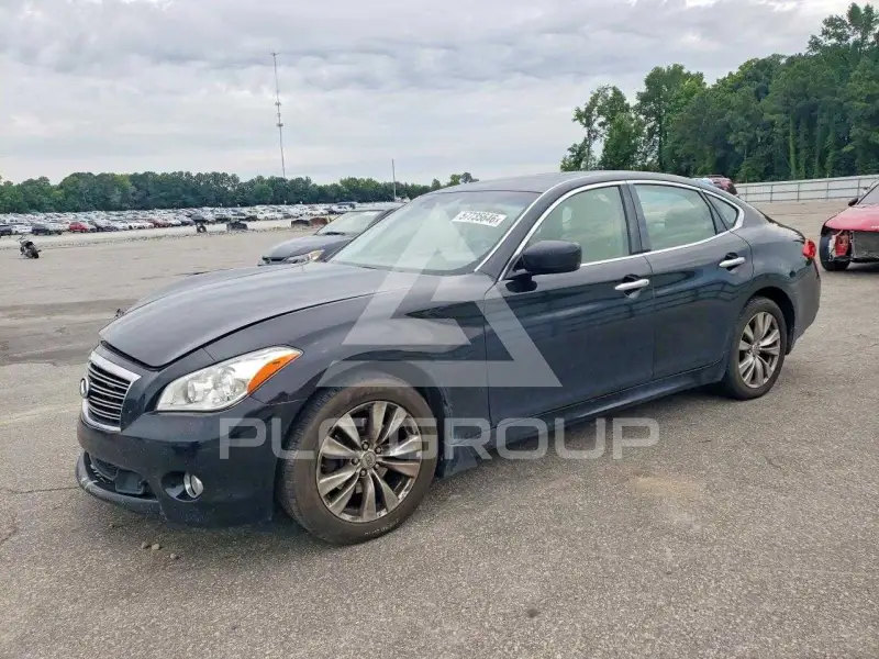 2011 Infinity M37 photo