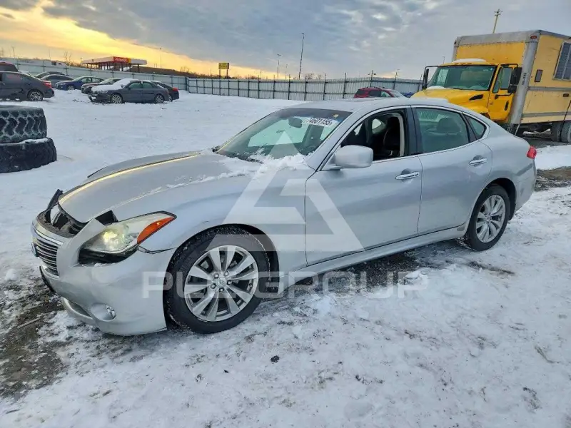 2011 Infinity M37 photo