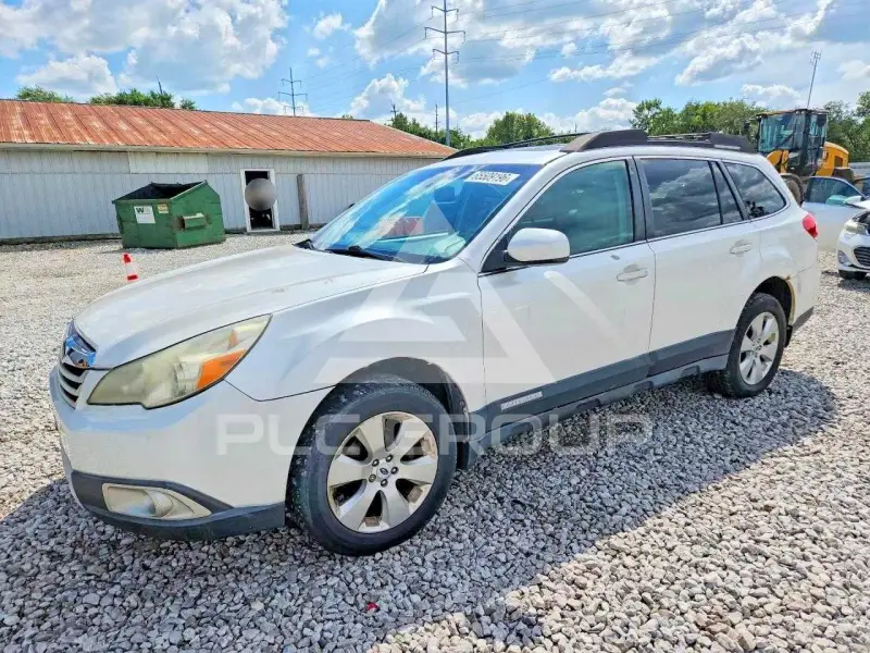2011 Subaru Outback photo