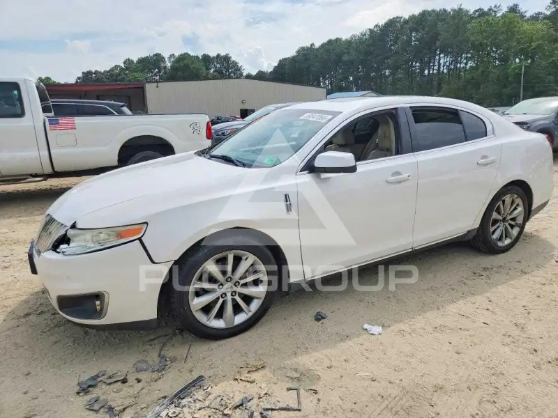 2011 Lincoln MKS photo