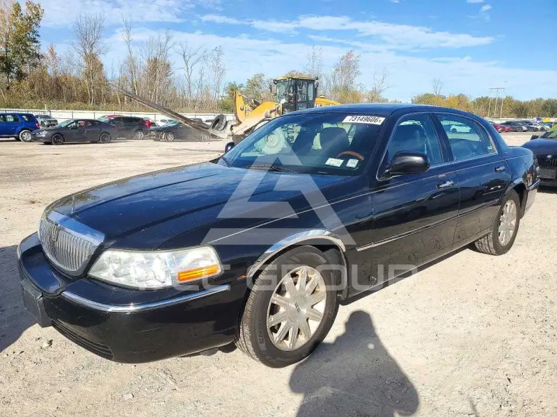 2011 Lincoln Town photo