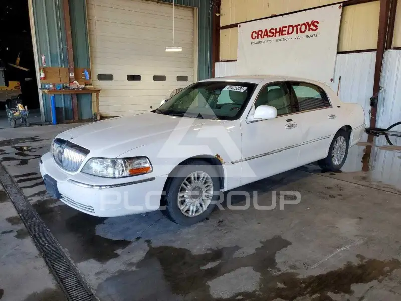 2011 Lincoln Town фото
