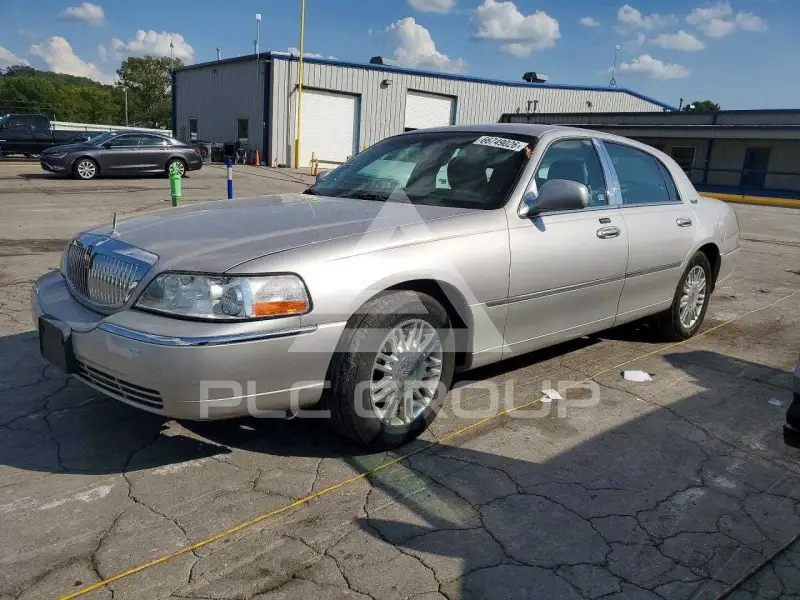 2011 Lincoln Town фото