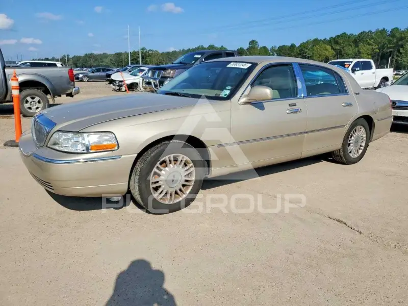 2011 Lincoln Town фото