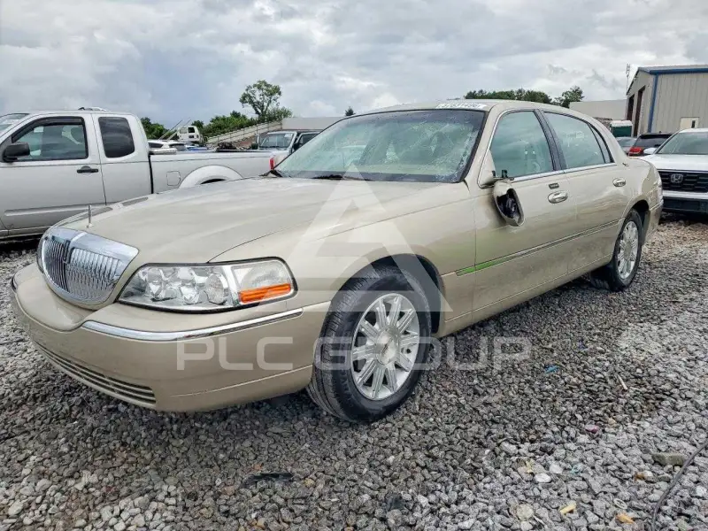 2011 Lincoln Town photo