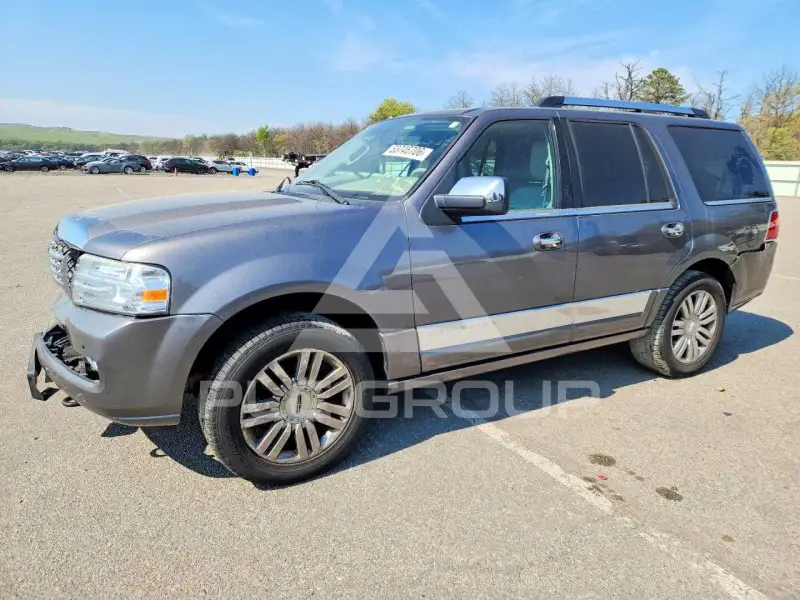 2011 Lincoln NAVIGATOR photo