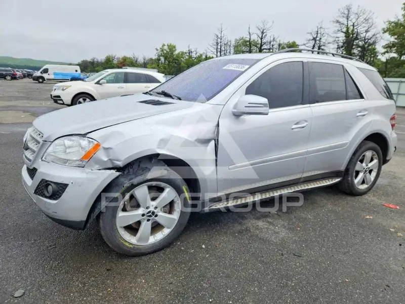 2011 Mercedes Benz ML-Class фото