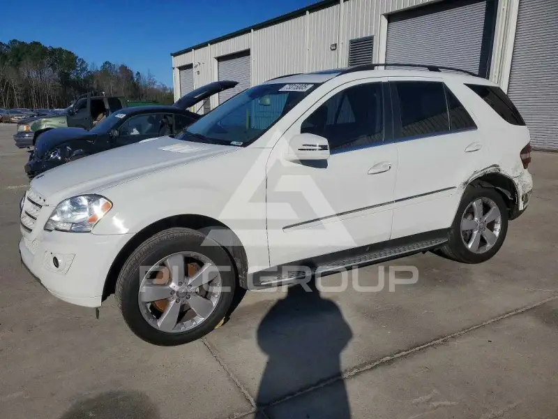 2011 Mercedes Benz ML-Class фото