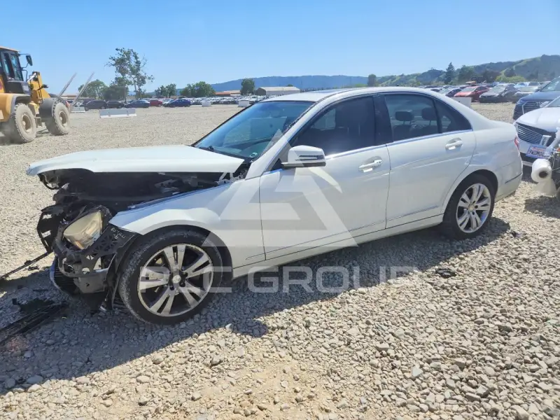 2011 Mercedes Benz C-Class фото