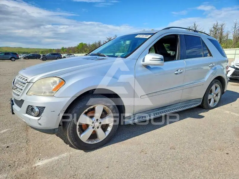 2011 Mercedes Benz M-Class фото