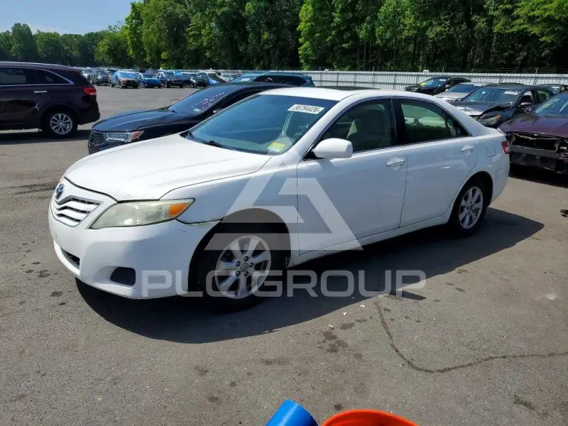 2011 Toyota CAMRY фото