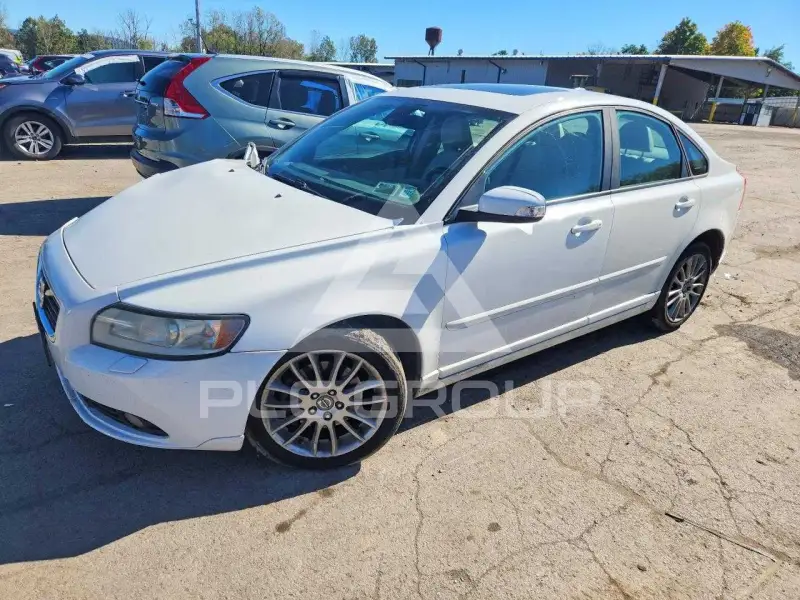 2011 Volvo S40 фото