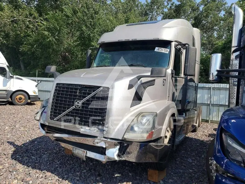 2011 Volvo VNL photo