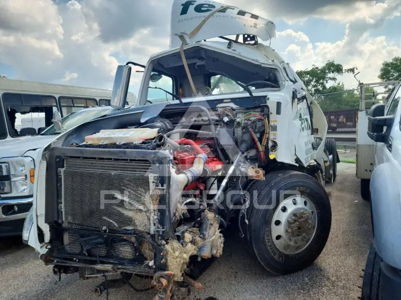 2011 Volvo VNL photo