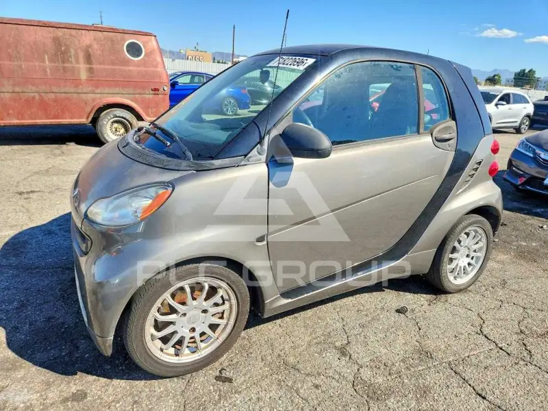 2011 Smart FORTWO фото