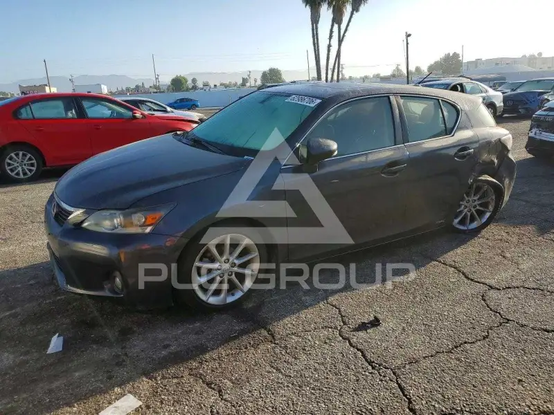 2011 Lexus CT200 photo