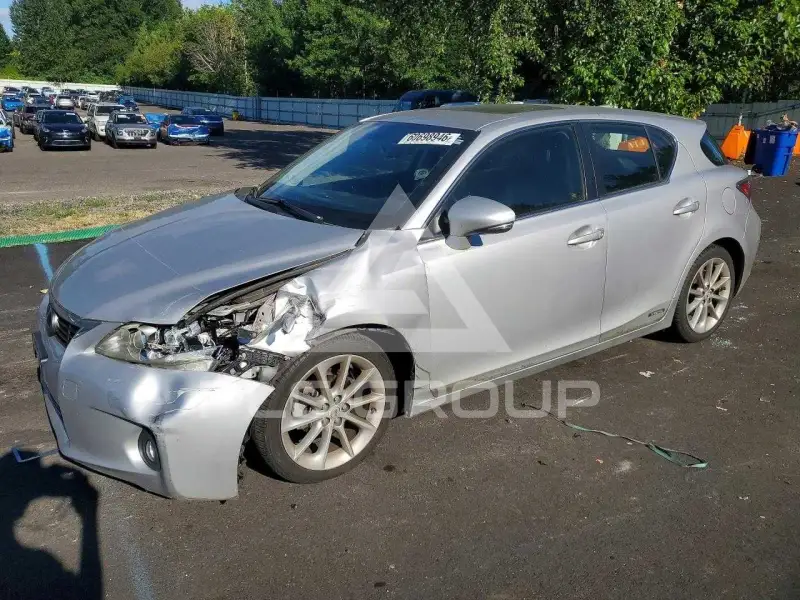 2011 Lexus CT200 photo