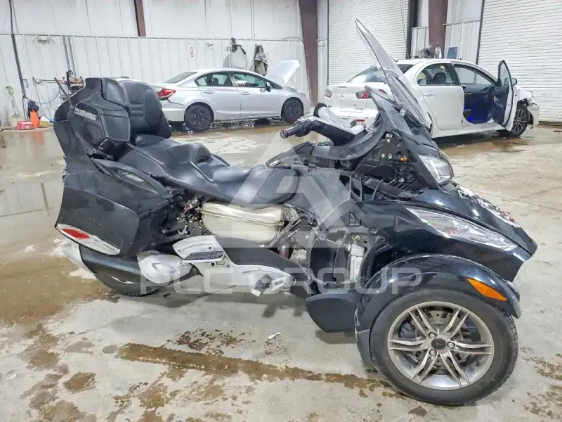 2011 Can-AM SPYDER фото