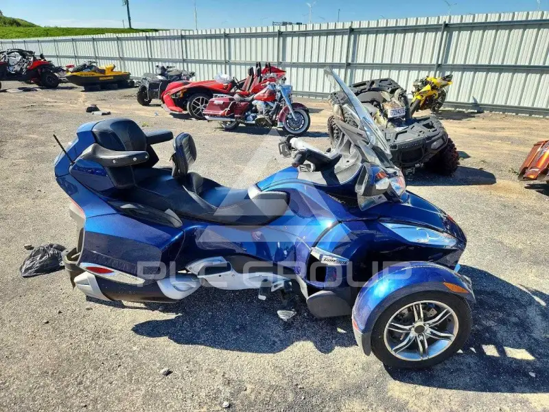 2011 Can-AM SPYDER фото