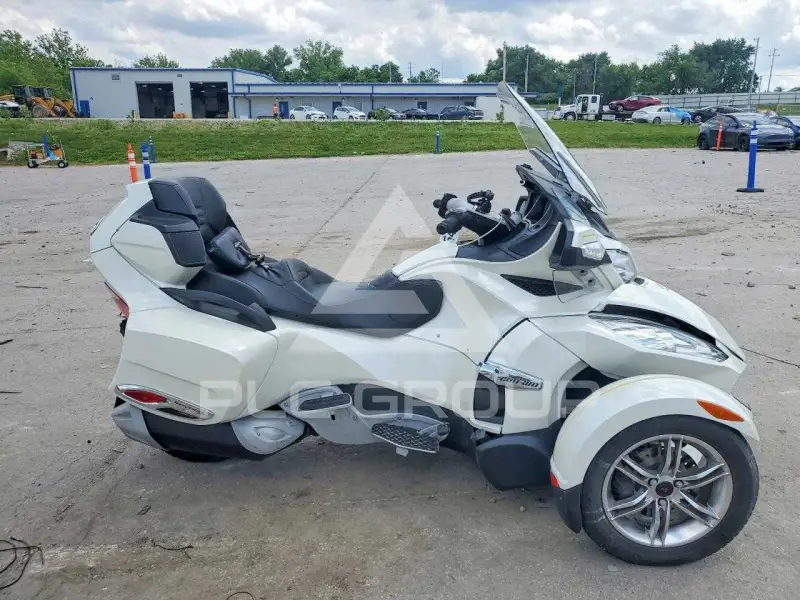 2011 Can-AM SPYDER фото
