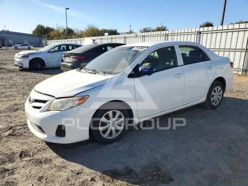 2011 Toyota COROLLA фото