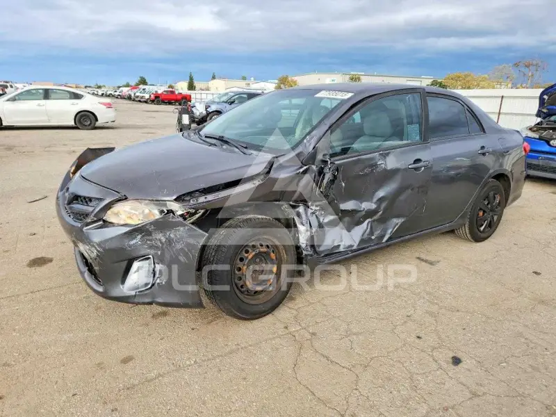 2011 Toyota COROLLA фото