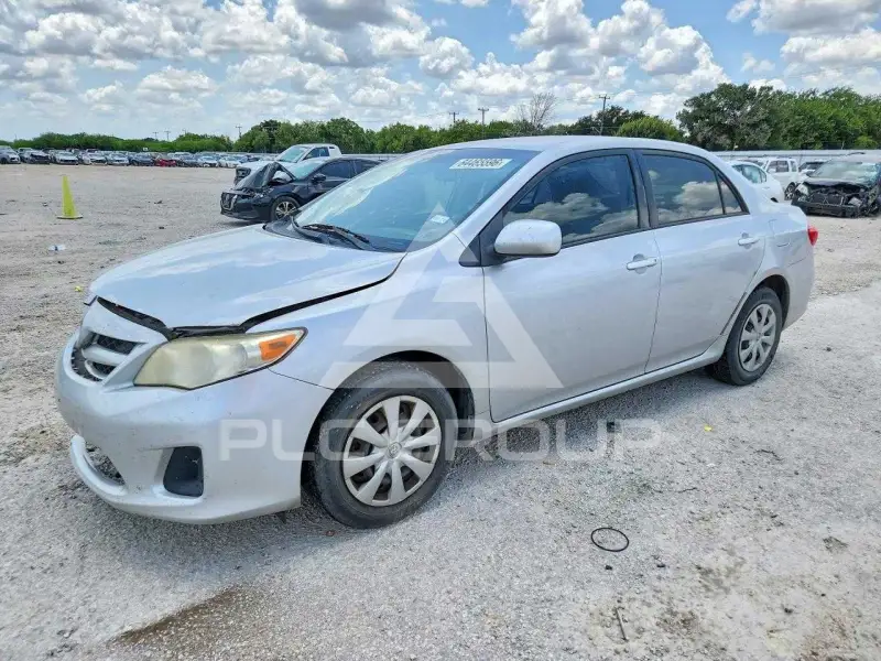 2011 Toyota COROLLA фото
