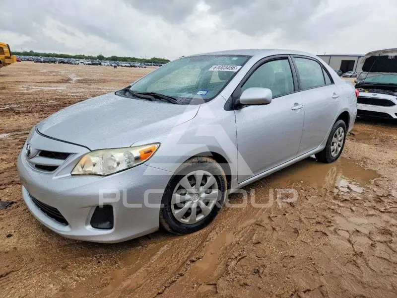 2011 Toyota COROLLA фото