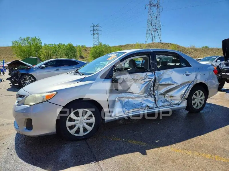 2011 Toyota COROLLA фото