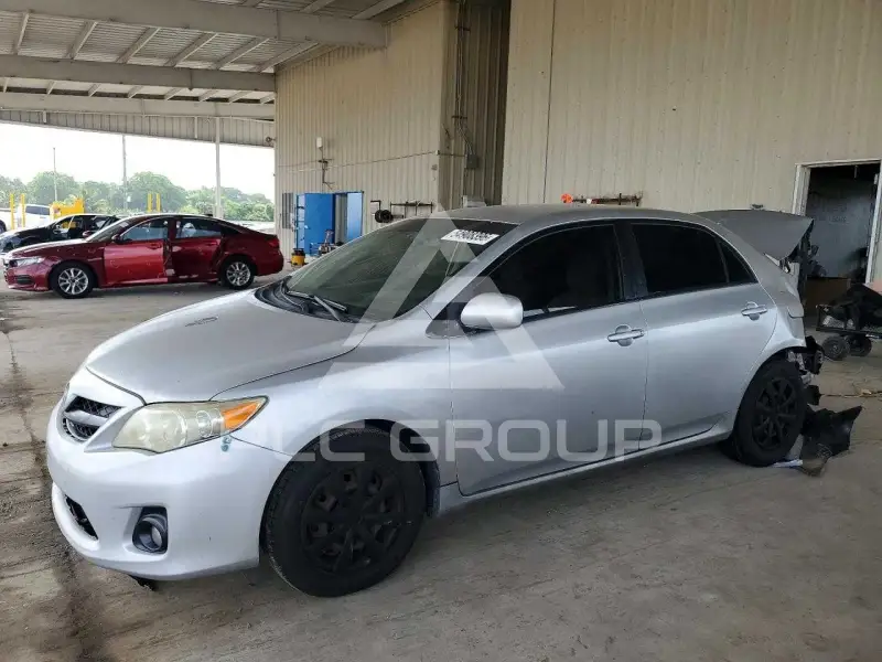 2011 Toyota COROLLA фото