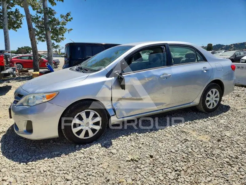 2011 Toyota COROLLA фото