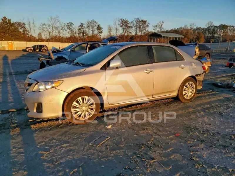 2011 Toyota COROLLA фото