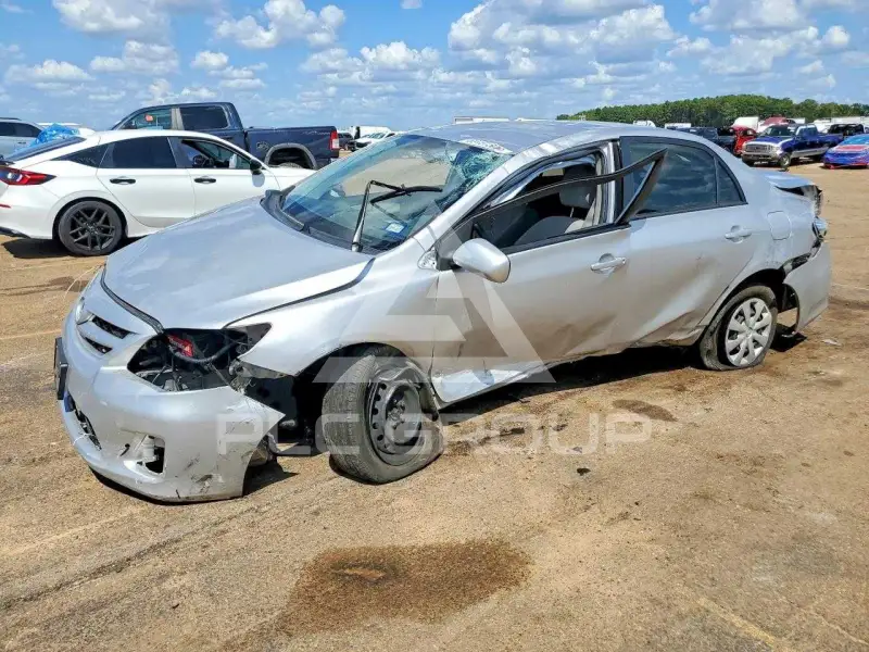 2011 Toyota COROLLA фото