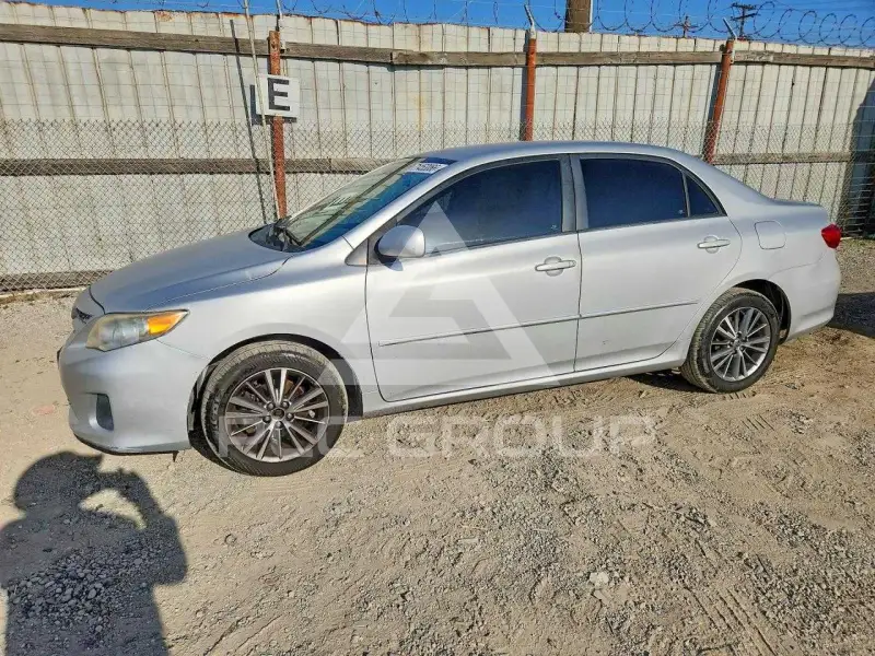 2011 Toyota COROLLA фото