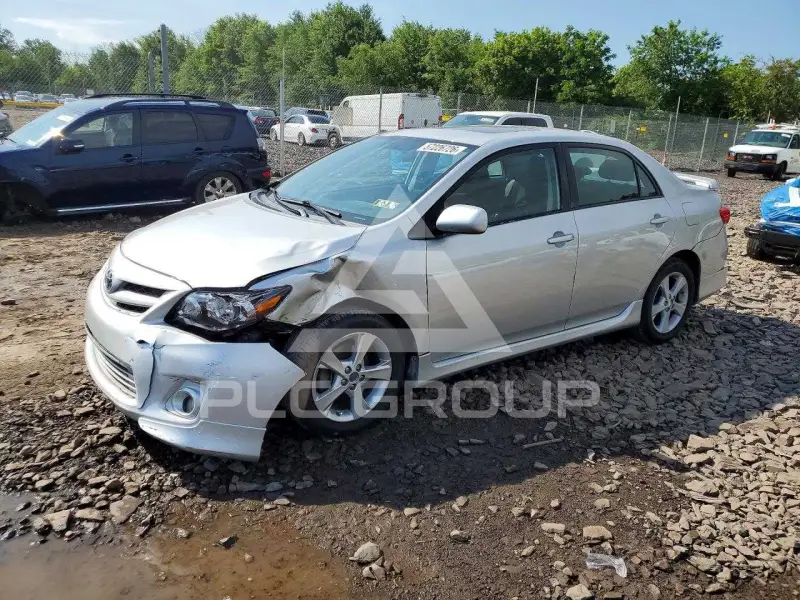 2011 Toyota COROLLA фото