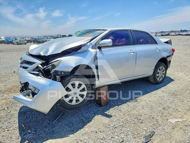 2011 Toyota COROLLA фото