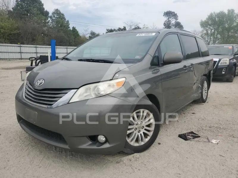 2011 Toyota SIENNA фото