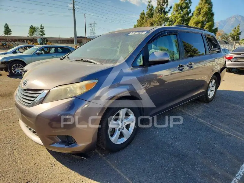 2011 Toyota SIENNA фото